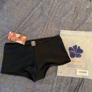 NWT&L Hapari Black Boyshort bottoms